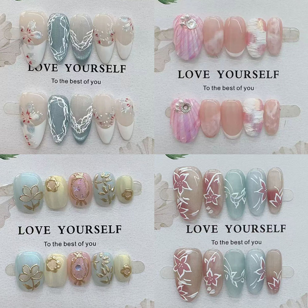 Nail Art Elegant - Unghie Finte a Mandorla con Fiori