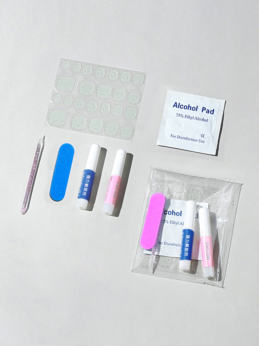 Set da 6 Pezzi: Kit Portatile  - Press On Nail Set recensione e prezzo