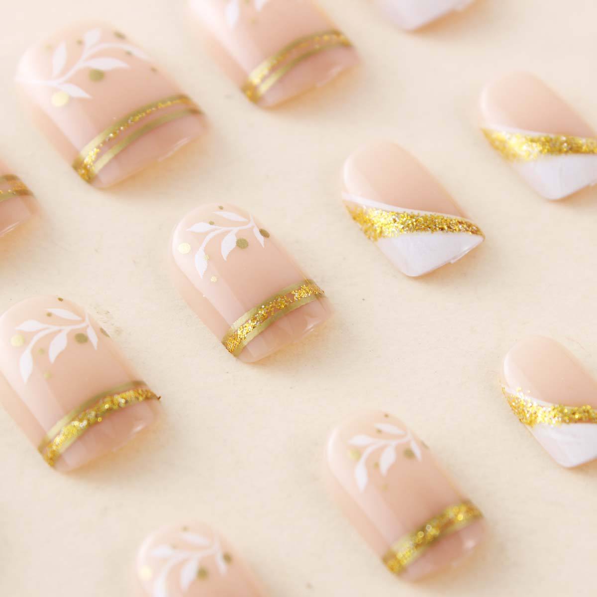 Unghie Finte Corte Quadrate Nu - Press On Nail Set recensione e prezzo