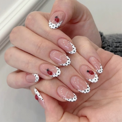 Set di 24 Unghie Finte a Mando - Press On Nail Set recensione e prezzo